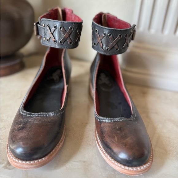 Freebird Moana  Brown Flats with Ankle Strap - Picture 1 of 8